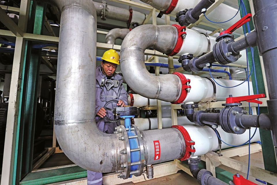 长清马山垃圾燃烧发电项目日燃烧约1500吨，，，，，年发电2亿度，，，，，可知足近6万户家庭一年的用电 垃圾燃烧 发电生金