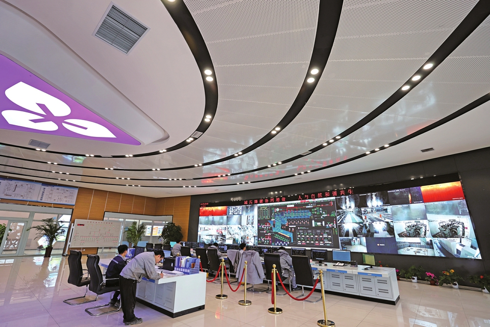 长清马山垃圾燃烧发电项目日燃烧约1500吨，，，，，年发电2亿度，，，，，可知足近6万户家庭一年的用电 垃圾燃烧 发电生金